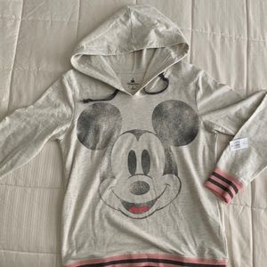 New sweater for women
Disney Parks Brand
N.W.T.
Size L